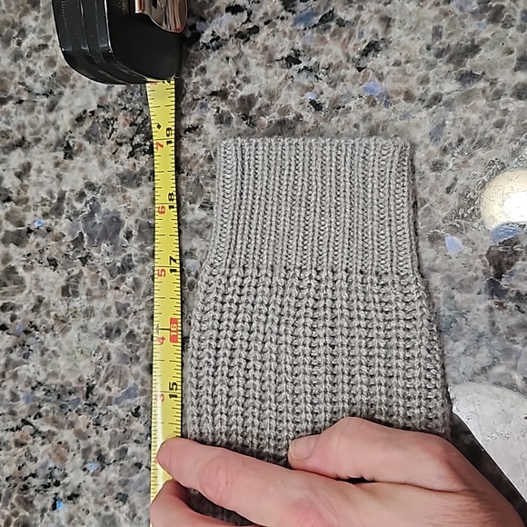 "SAY WHAT" Sz. L. Two-tone, gray /cream, long-sleeved, midi, sweater dress. - Picture 6 of 12